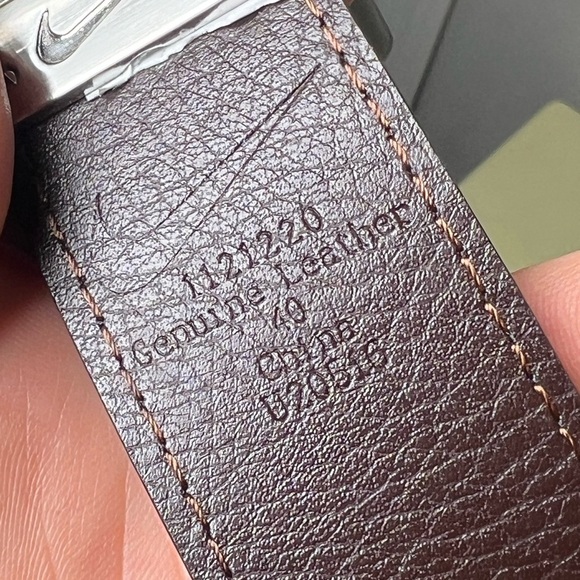 Nike Belt Sz. 40 Leather Reversible Black or Brown with Silver Clasp Buckle Golf - Picture 7 of 10